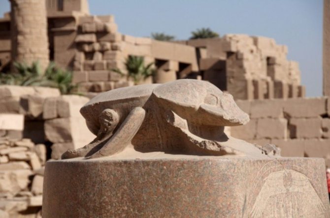 Statuia de scarabeu în Luxor