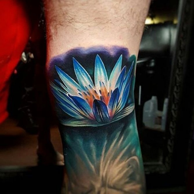 Tatuaj de lotus în apă