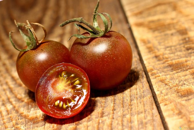 Tomato Black Crimea charakteristiky a popis výnosu odrůdy s fotografií