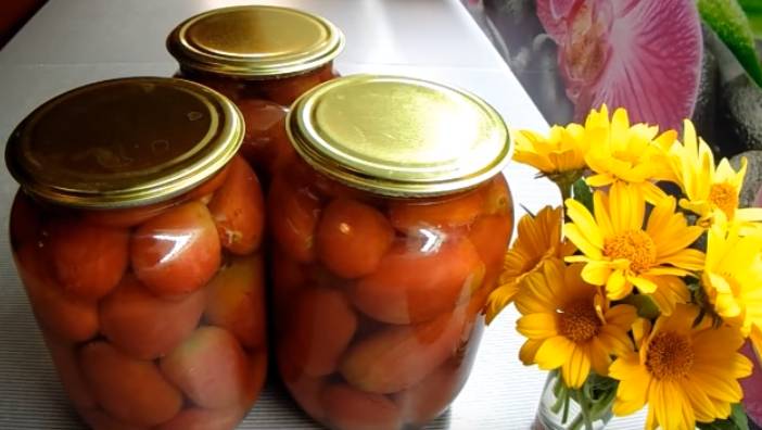 tomater i literburkar med äppelcidervinäger