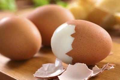 hmotnost vařeného kuřecího vejce