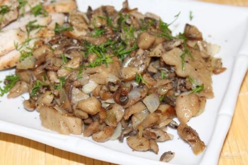 Fried oyster mushrooms with garlic. Delicious fried oyster mushrooms with onions - a simple recipe