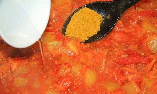 pour in vinegar, add curry